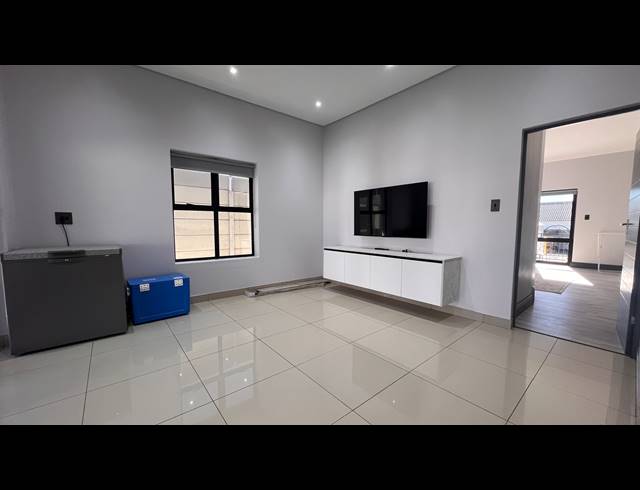 5 BEDROOM HOUSE FOR SALE IN MALMESBURY RURAL